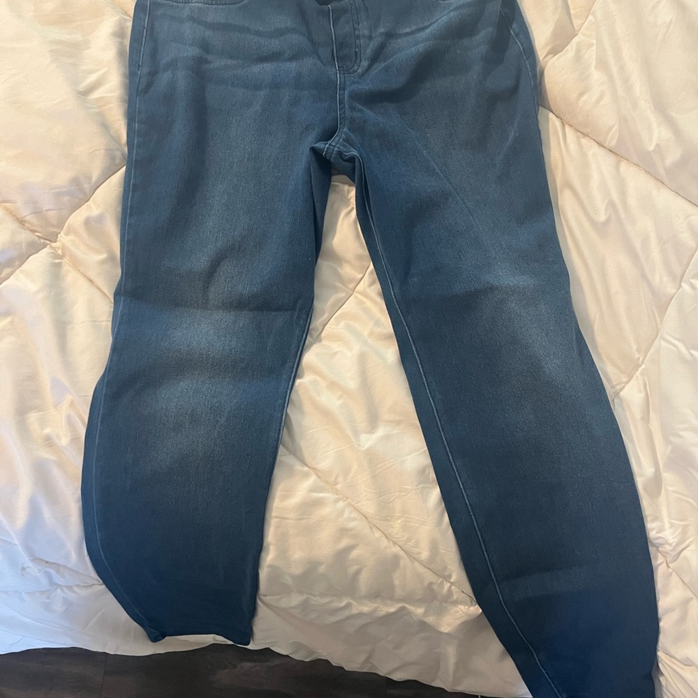 Time and Tru Women's Straight Leg Blue Jeans